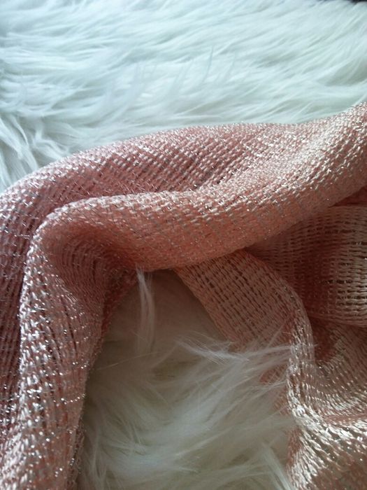 Cienki różowy komin