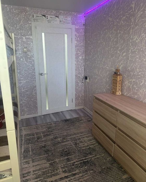 Продаж 2-к квартири в новобудові з власним паркомісцем. Техніка, меблі