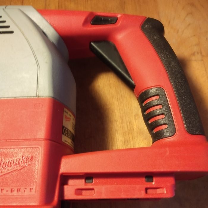 Młotowiertarka  Milwaukee  V18 HX