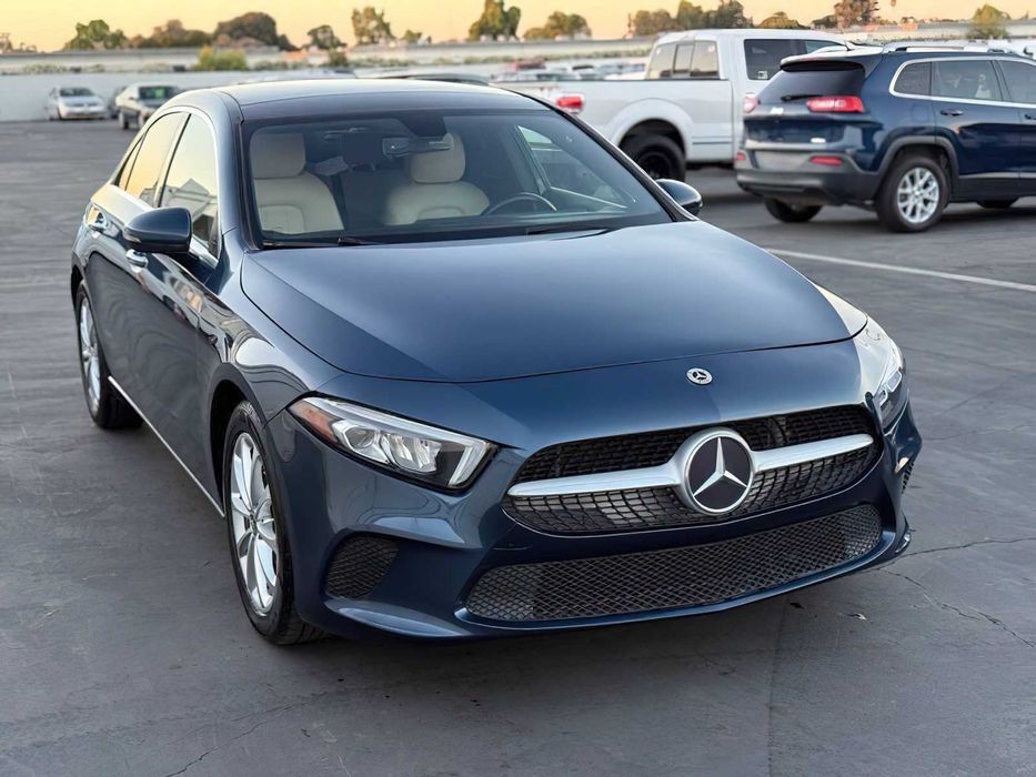 Mercedes-Benz A220      2021