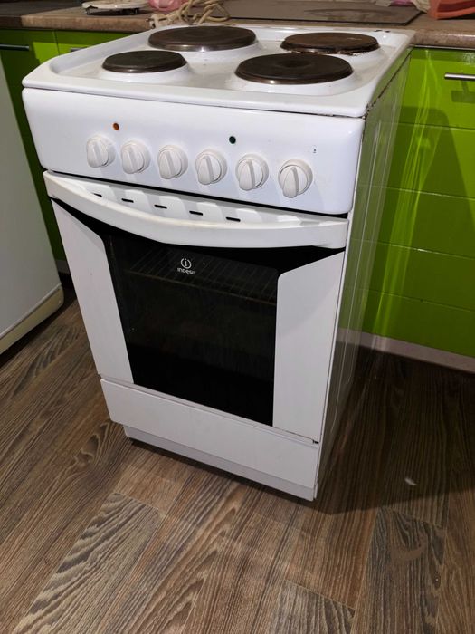 Электрическая плита Indesit .
