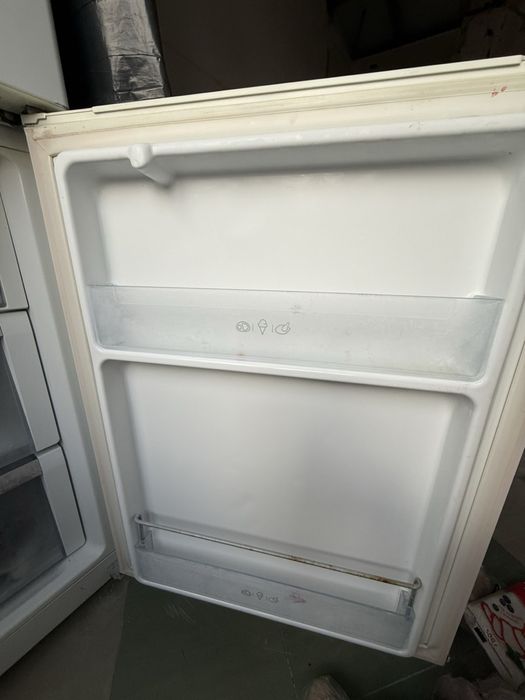 Холодильник LG , сухая замарозка