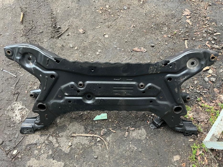 Підрамник передня балка outlander 3