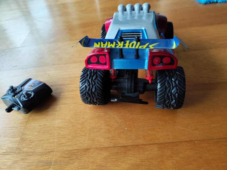 Gipe telecomandado do homem aranha