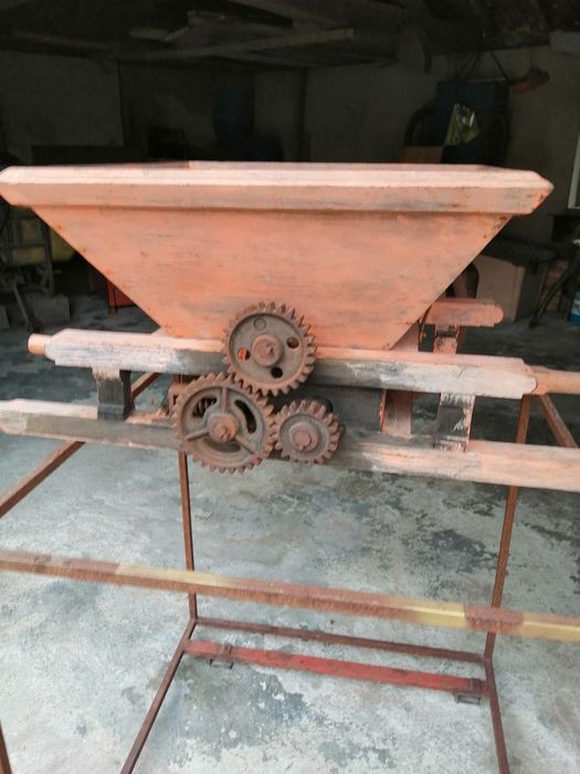 Ralador de ralar uvas, em bom estado