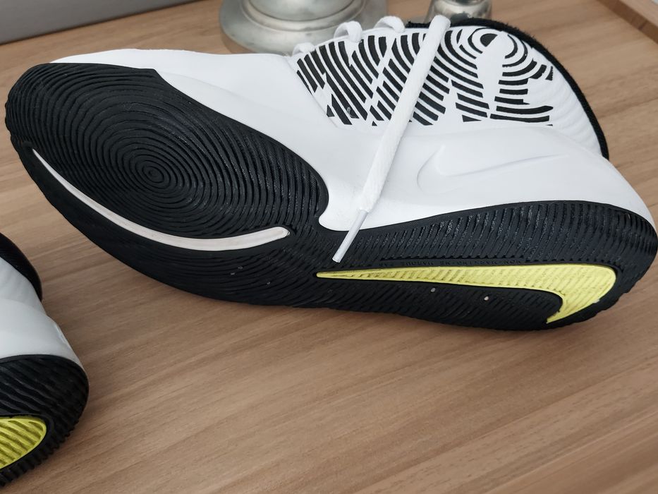 Nike ténis branco-preto
