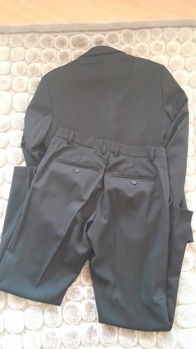 Chłopięcy garnitur czarny r.164/170