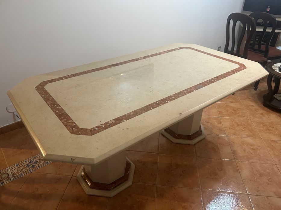 Conjunto mesa de jantar em Mármore