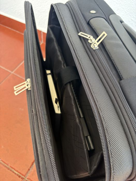 TITAN Trólei estilo piloto preto