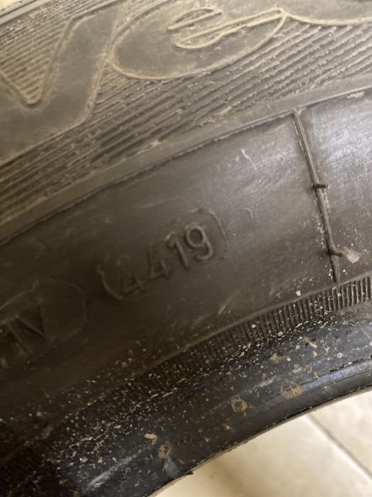 150. Opony zimowe dostawcze goodyear cargovector 215/65r15c 2szt