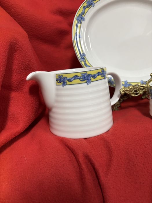 Conjunto de travessa , acucareiro e bule