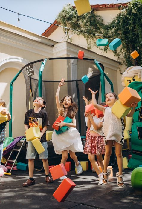 Аниматоры и шоу программы.