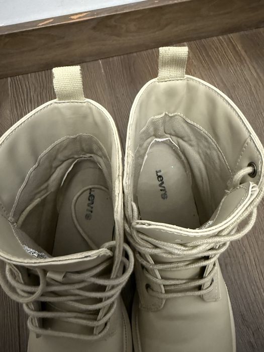 Стильні шкіряні черевики Levi’s — стан нових! 37.розмір