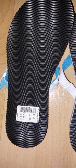 Klapki Reebok r.37,5 nowe