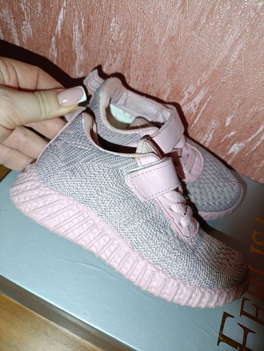 Кросівки для дівчинки