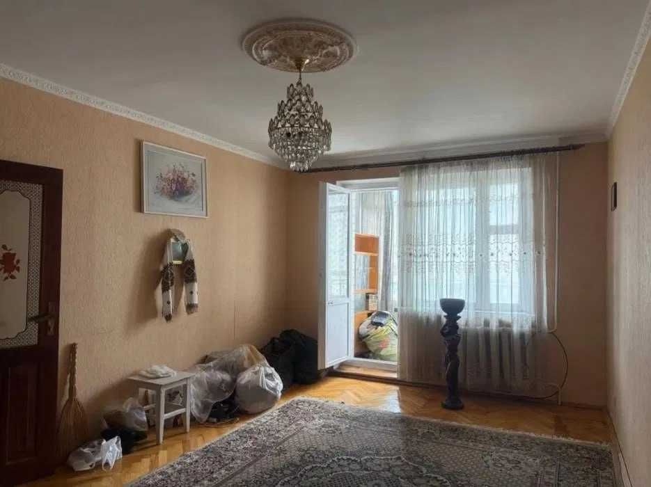 Продається 4-кімнатна квартира, просп. Червоної Калини, 103