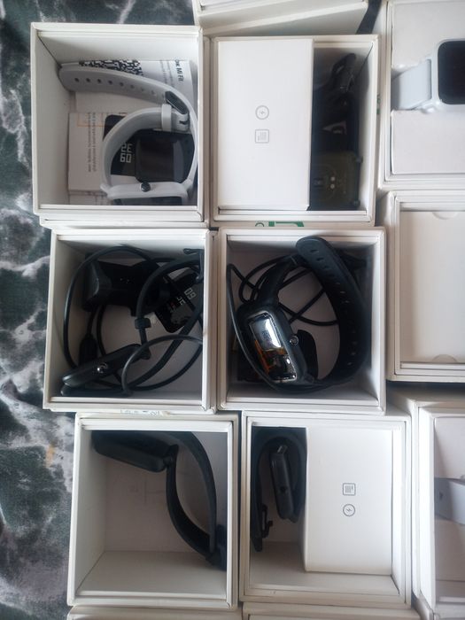 Лот 1 часов Amazfit.