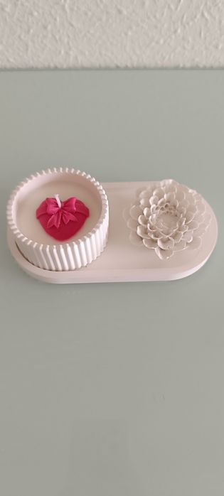 Conjunto artesanal inclui uma vela perfumada decorativa