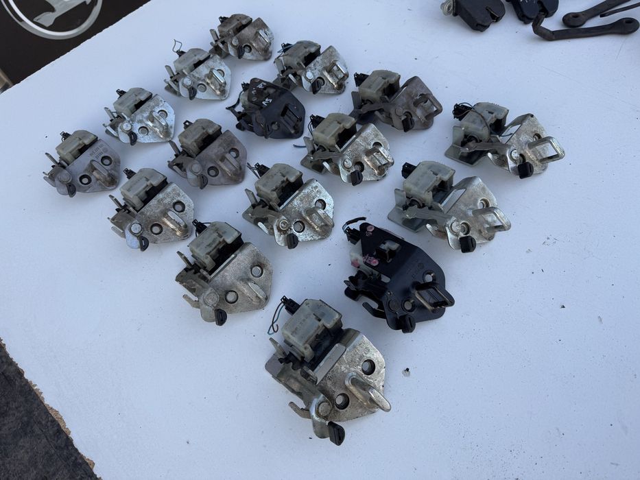 Привід замка кришки багажника Шкода А5 привод скоба моторчик Skoda A5