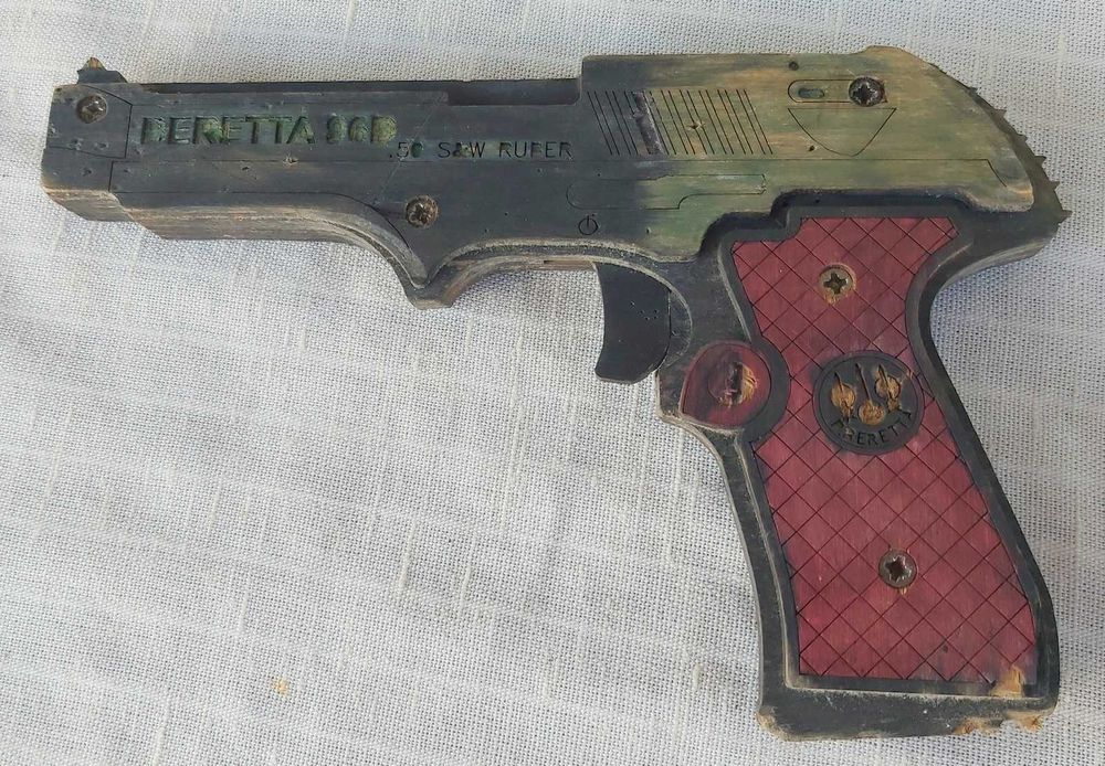 Игрушка.Детский пистолет .Деревянный