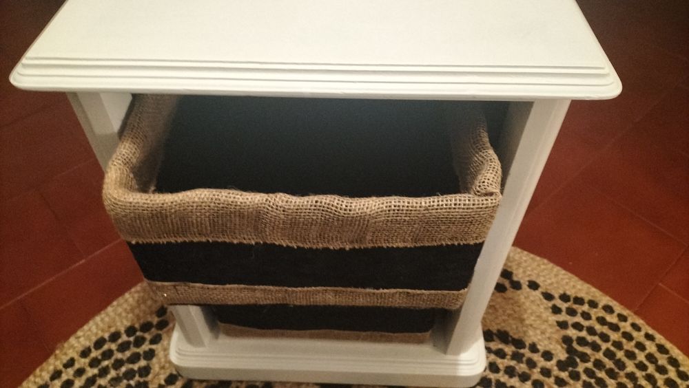 Vendo móvel com duas prateleiras