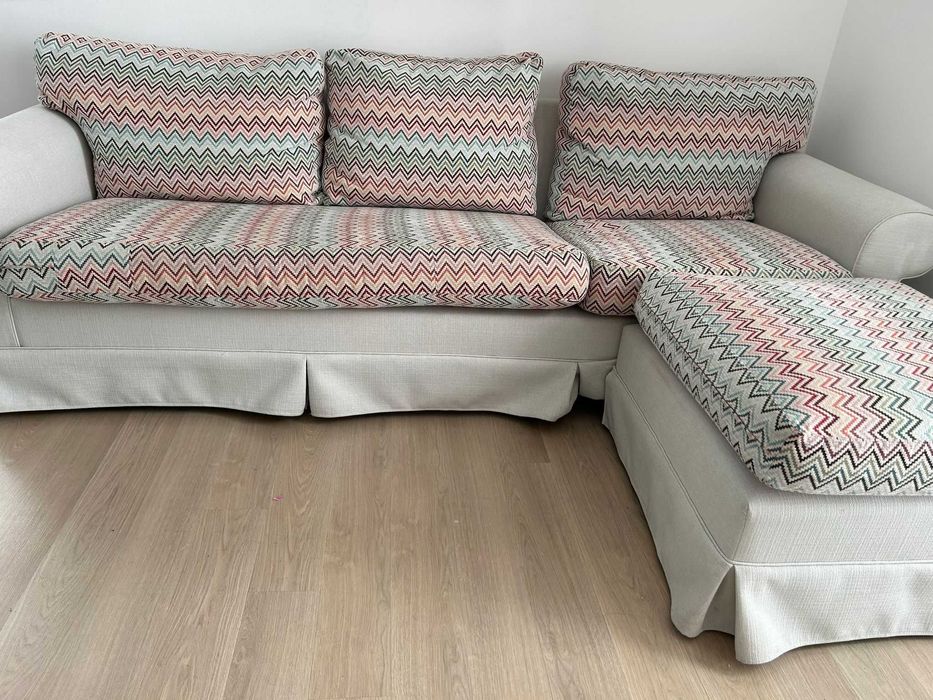 Mesa com 6 cadeiras novas/ 1 sofá novo