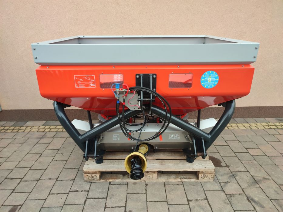 Kubota DSC rozsiewacz nawozów Kverneland EL jak nowy