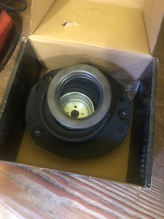 Опора передняя правая для Peugeot 206