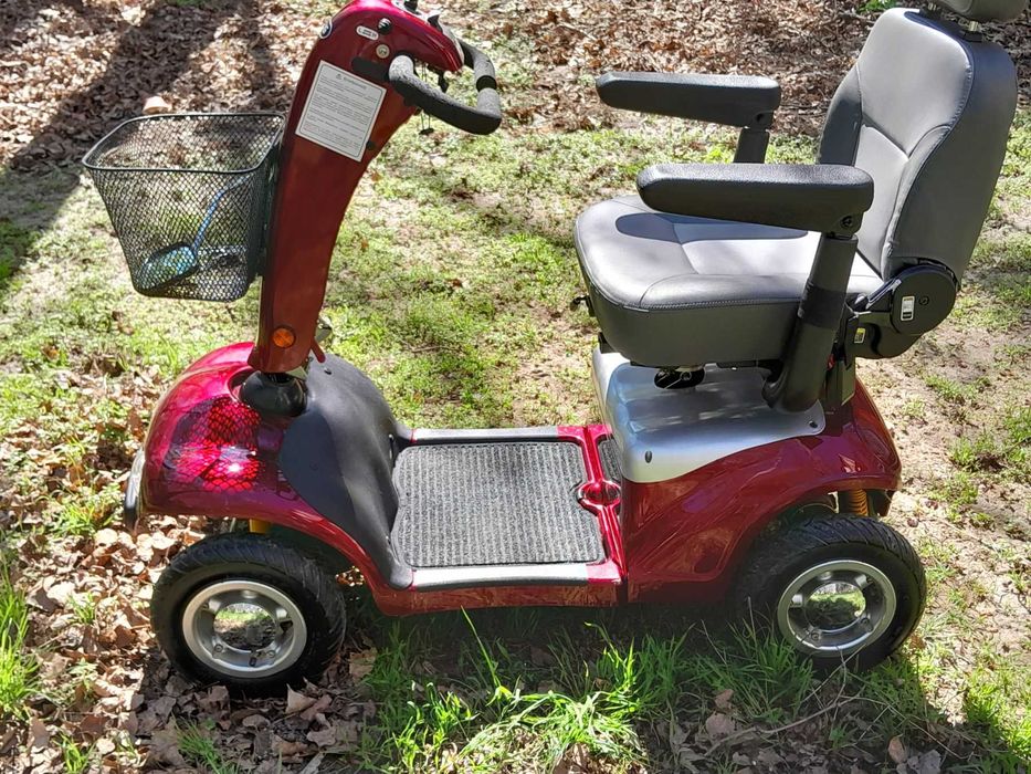Крісло колісне з електроприводом Sterling Emerald