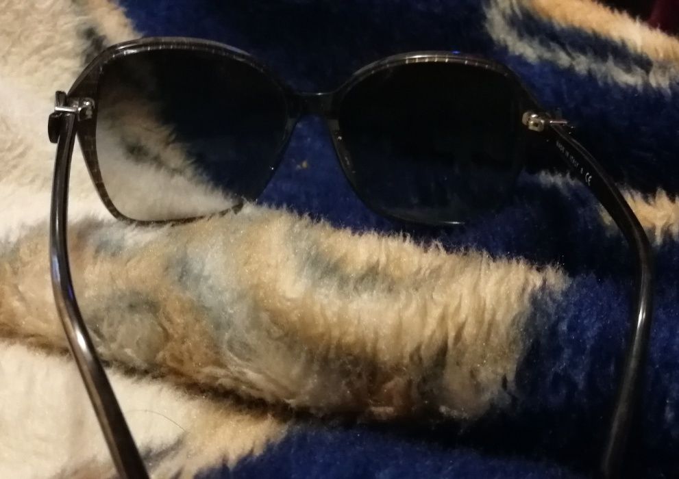 Óculos chanel originais Foram super caros Tem alguns riscos