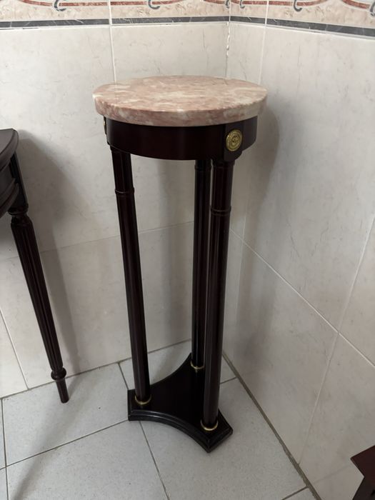 Suporte para plantas de madeira e mármore