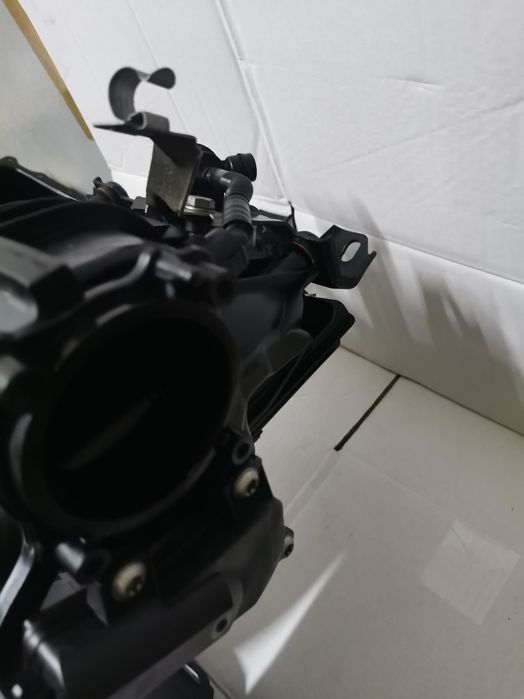 Kolektor ssący bmw x1 e84 lci 20B 150km 7560234