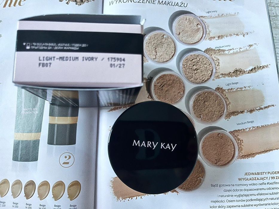 Jedwabisty puder wygładzajacy Mary Kay