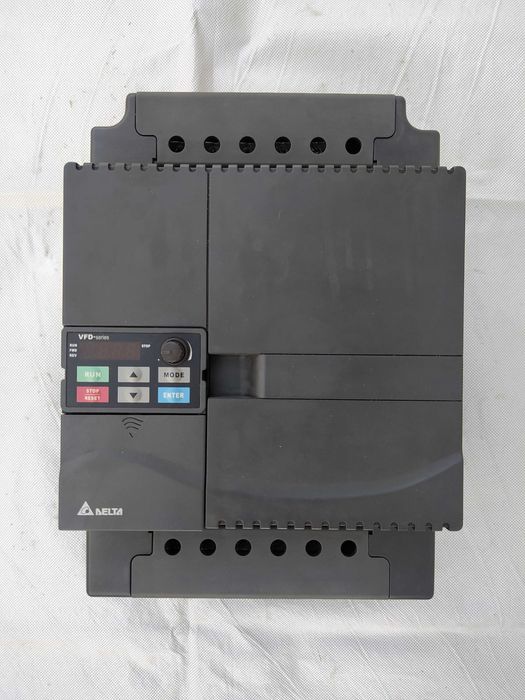 Перетворювачі частоти Delta серії VFD-В, VFD-Е