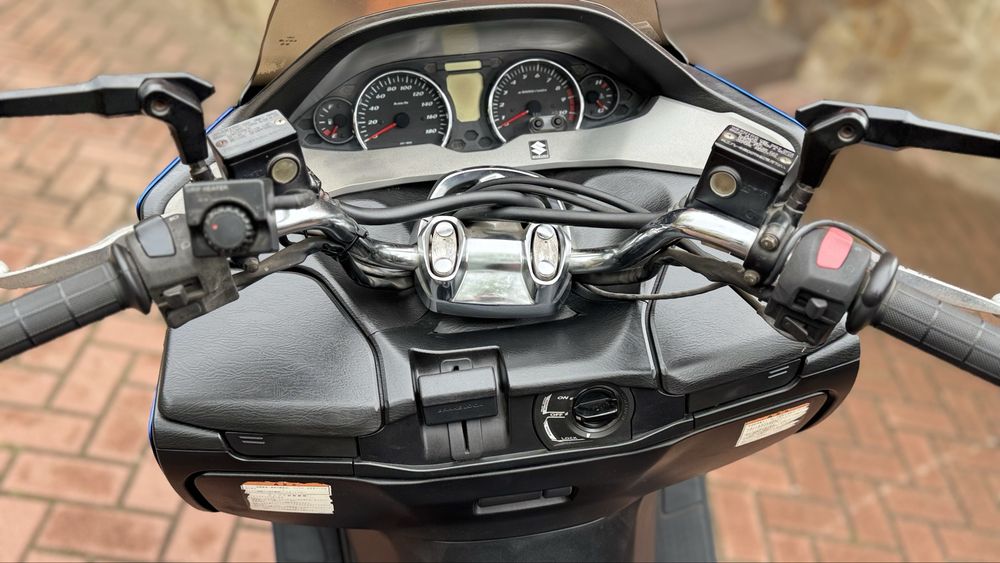 Макси - скутер Сузуки Скайвей 400 SUZUKI SKYWAVE 400