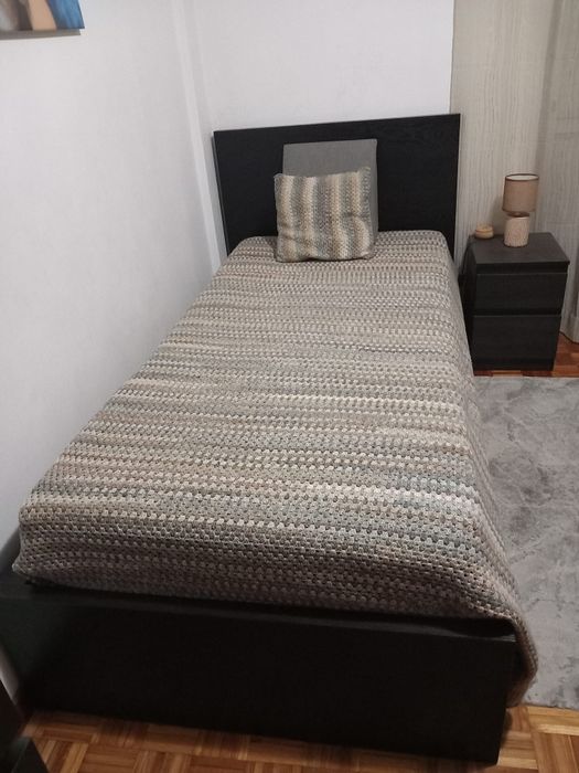 Cama, cómoda e colchão