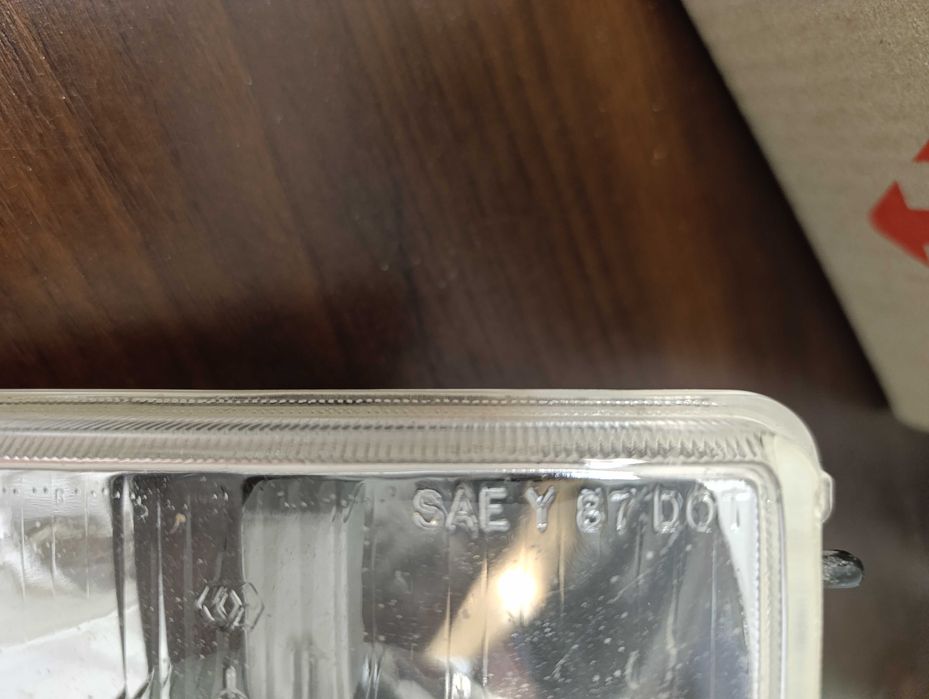 Продам фару противотуманную на Пежо 405