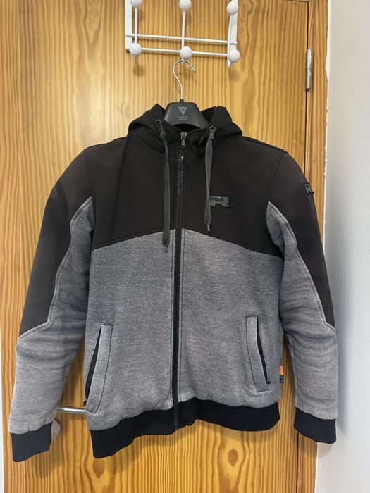 Casaco de mota da marca Richa com proteções e discreto