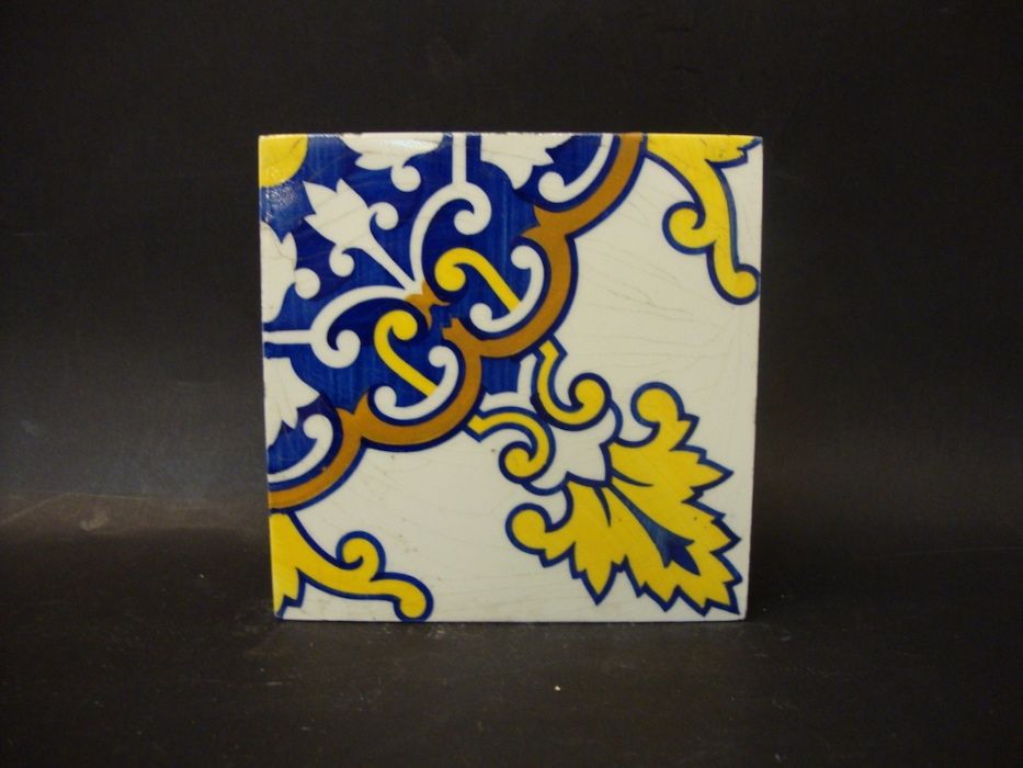 Azulejo antigo em faiança