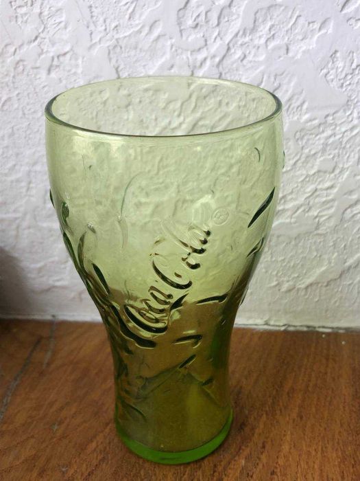 Стакан та бутилка Coca-Cola 1993 рік