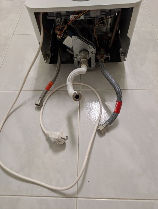 Esquentador Ventilado Junkers (Bosch)  Hydro 4600 F 11L | Como Novo | Apenas 2 Anos