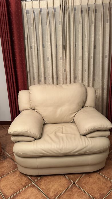 Sofa bege em pura pele (1+2)