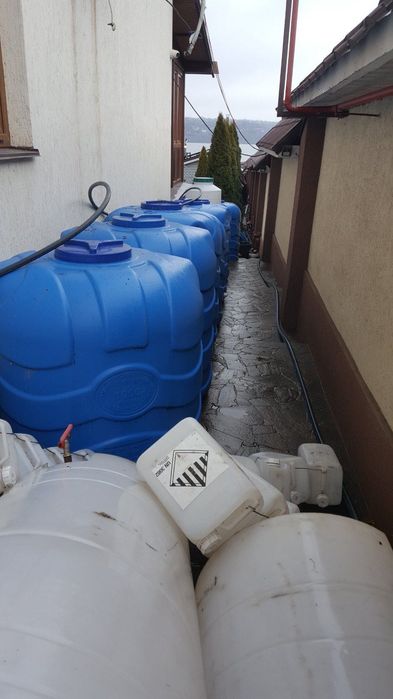 Продам пищевые трехслойные бочки на 1000 л