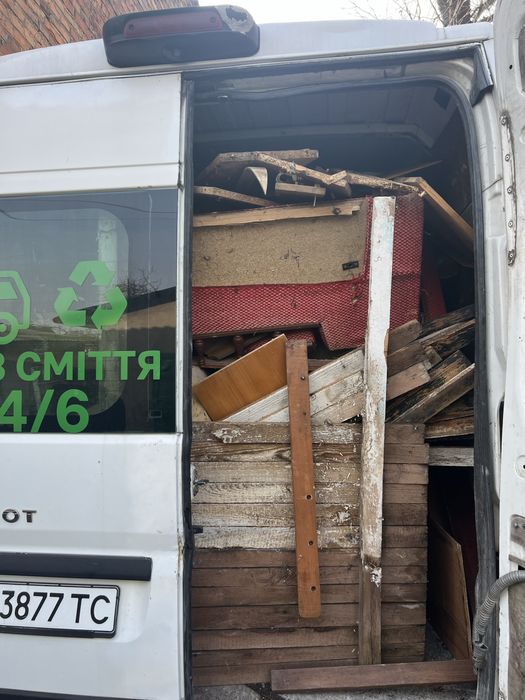 Вивіз будівельного сміття, бою, хламу. Вантажники. Утилізація