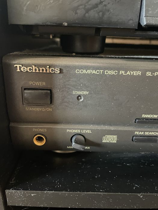 Aparelhagem da Sanyo com gira discos, leitor de CDs e coluna