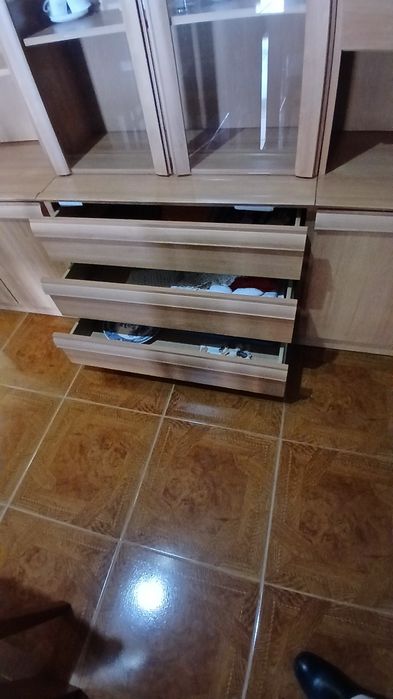 Móvel de sala com cristaleira