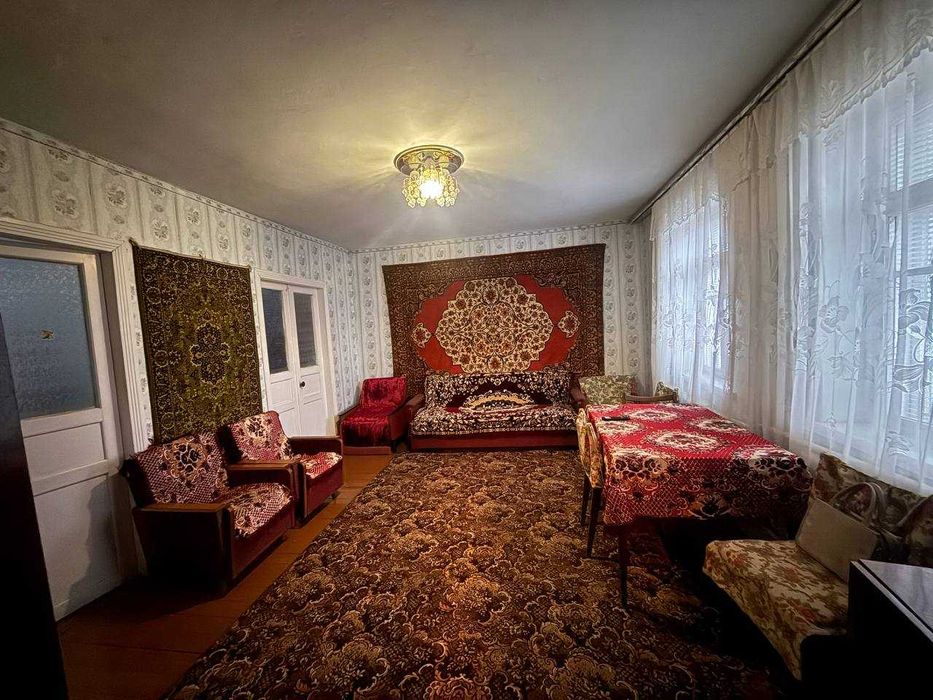 Здається 3-х кімнатний будинок у Старому місті, все є для життя, ВПО +