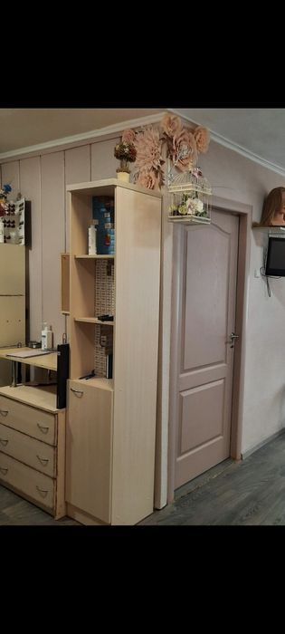 Шкаф пинал бежевий. Б/у. В отлично стані.