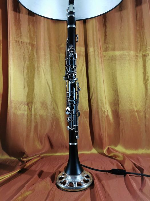 Оригинальная настольная лампа для любителей музыки и винтажа