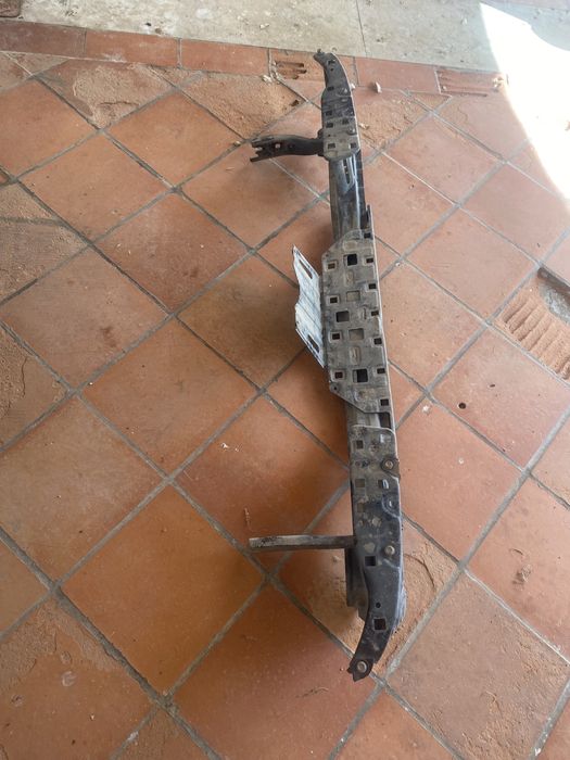 Parachoques traseiro Toyota Hilux